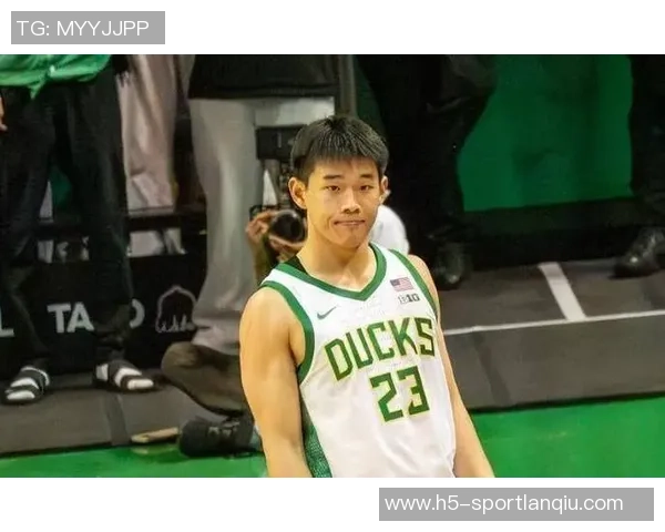 林葳脑后传球技惊四座德米尔接球轻松得分展现默契配合 林葳脑后传球技惊四座德米尔接球轻松得分展现默契配合