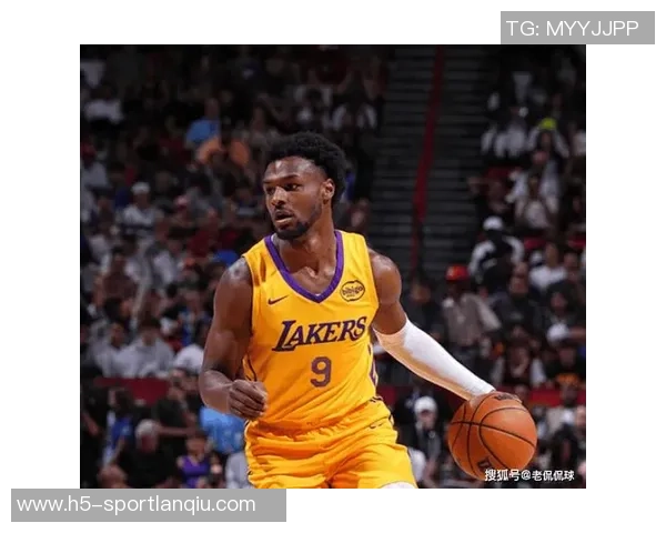 三球调侃布朗尼身材健壮引发热议网友纷纷点赞幽默互动不断 三球调侃布朗尼身材健壮引发热议网友纷纷点赞幽默互动不断